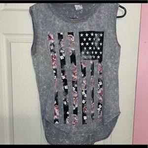 America Eagle gray floral flag tank. Size M